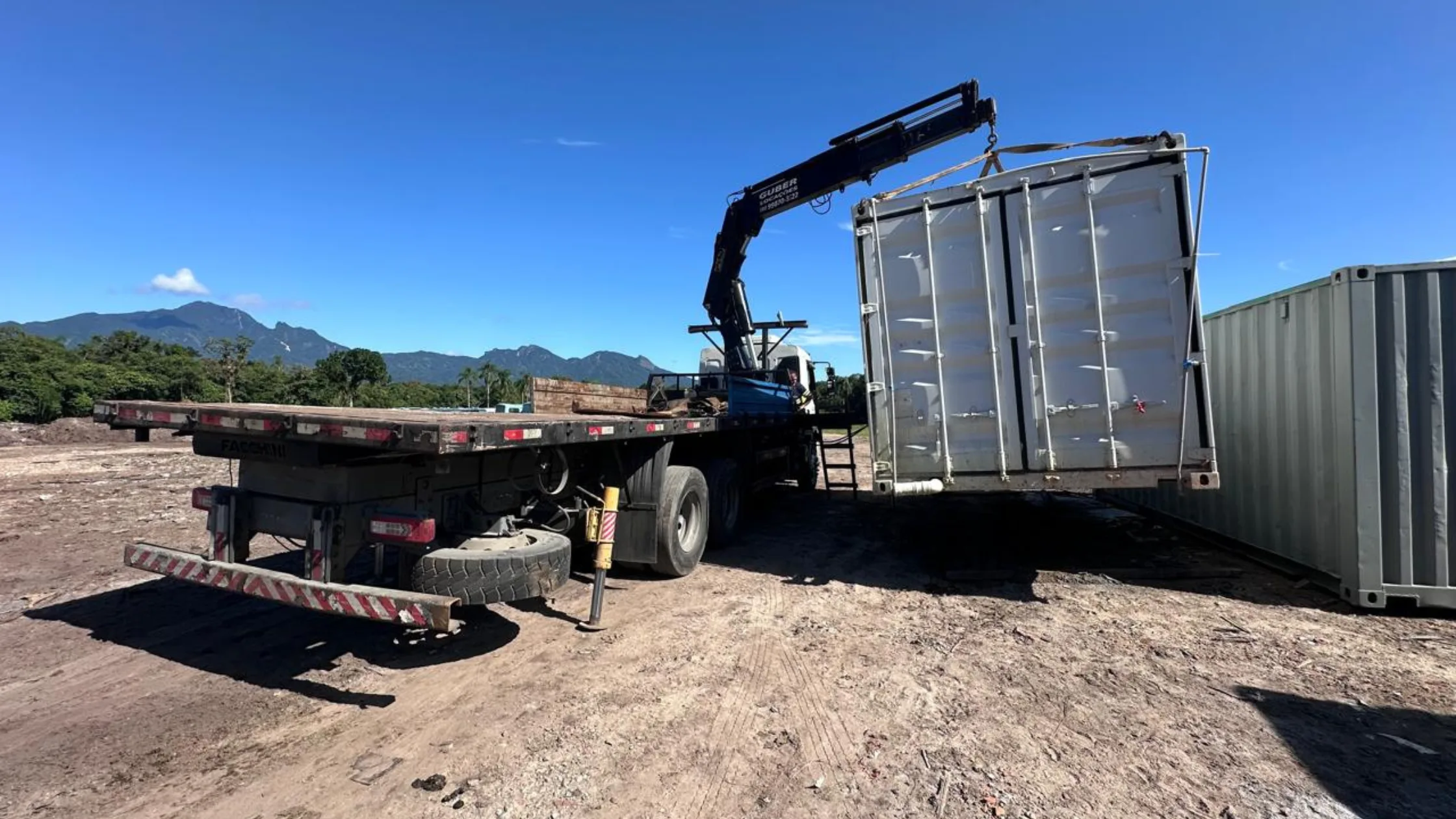 Containers usados no pátio da JCA em Paranaguá