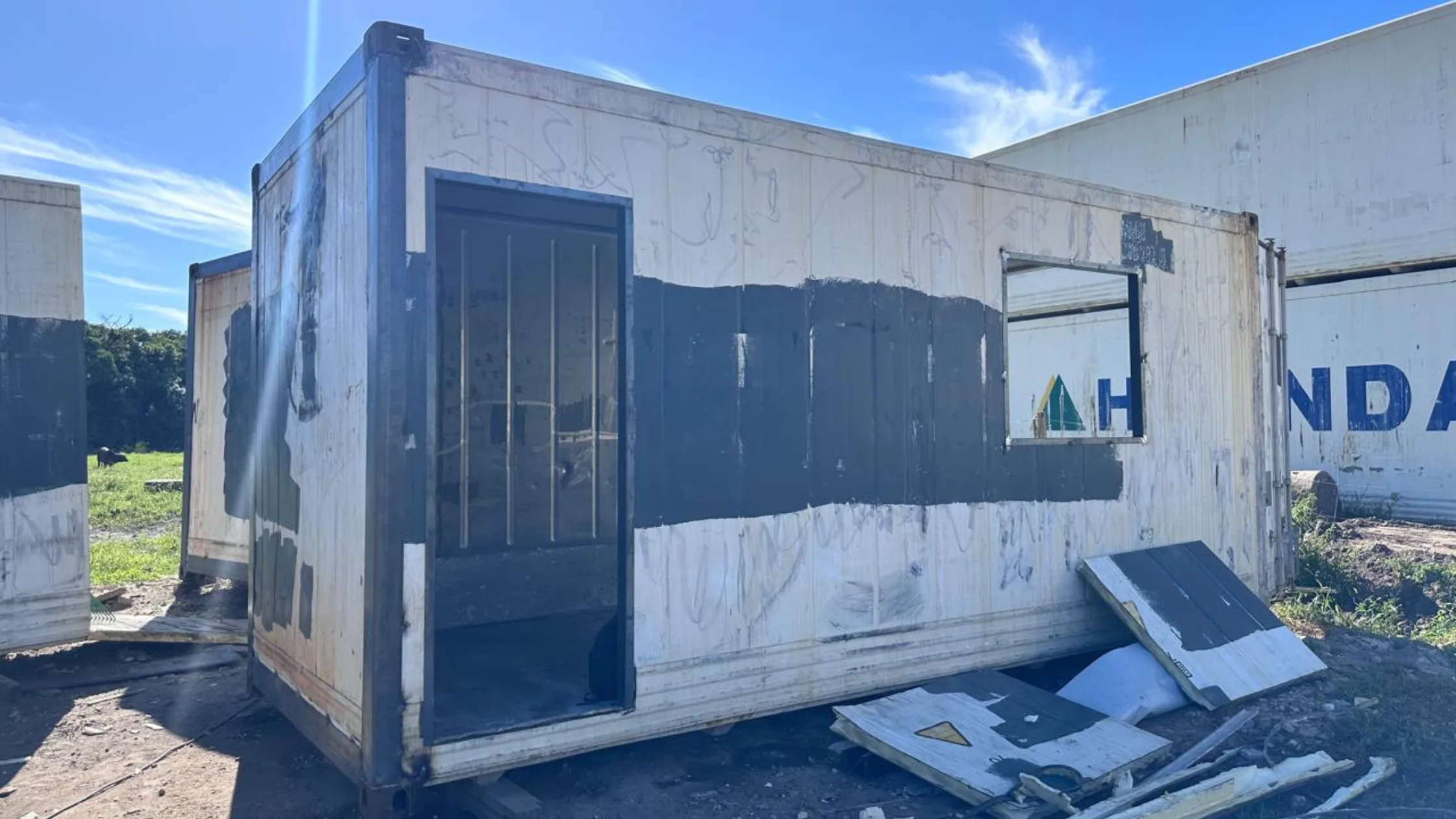 Tipos de container para mercadinho: Dry e Reefer