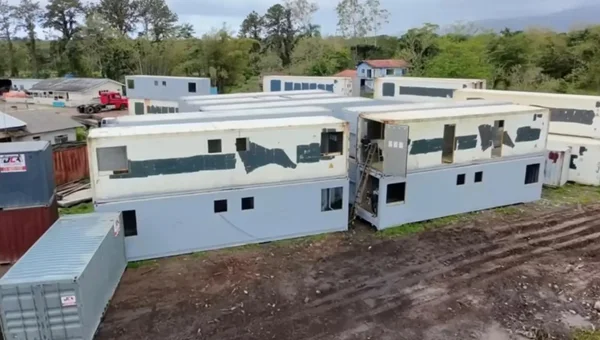 Pátio JCA com containers